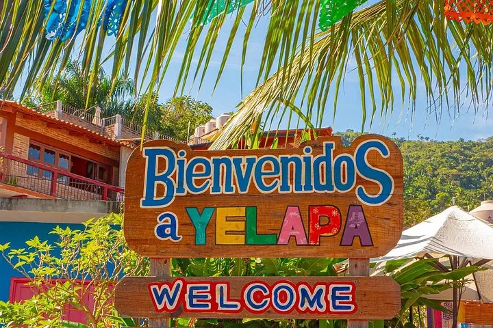 A colorful wooden sign saying 'Bienvenidos a YELAPA Welcome'
